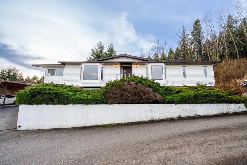 41 27111 0 AVENUE - photo 3 of 37