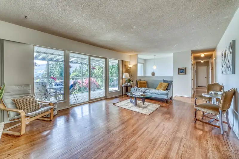4902 RANGER AVENUE - photo 2 of 27