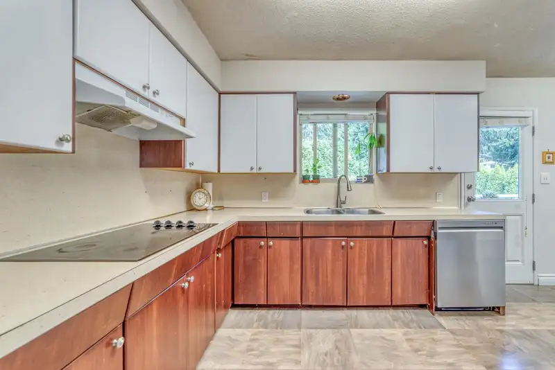 4902 RANGER AVENUE - photo 4 of 27