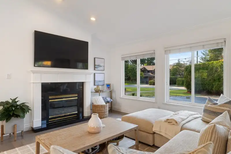 4168 SUNSET BOULEVARD - photo 4 of 32