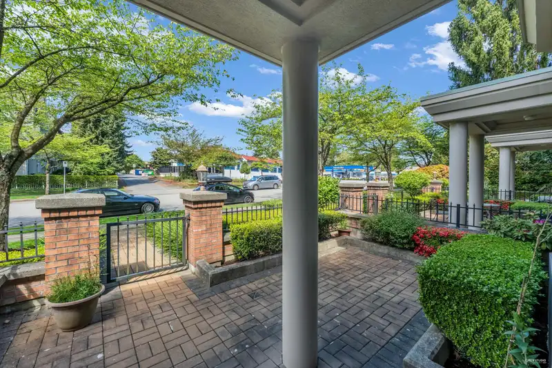 3 6611 SOUTHOAKS CRESCENT - photo 3 of 40
