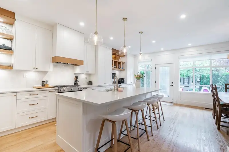 60 6050 166 STREET - photo 1 of 39