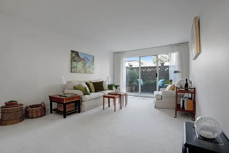 109 3875 W 4TH AVENUE - photo 4 of 35