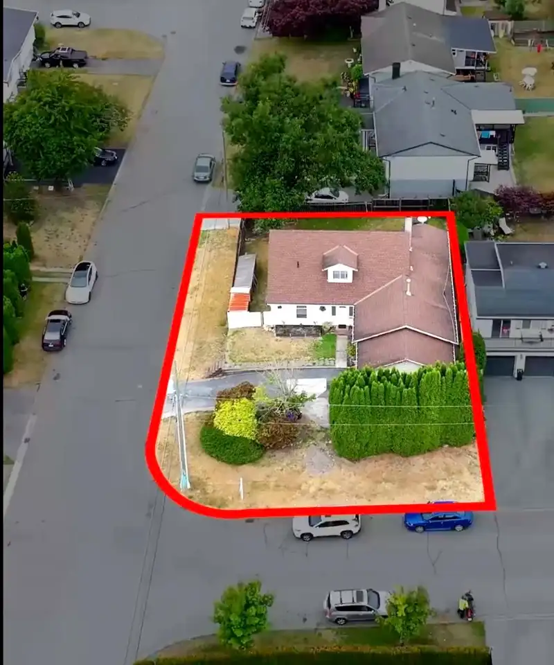 11565 77A AVENUE - photo 2 of 9