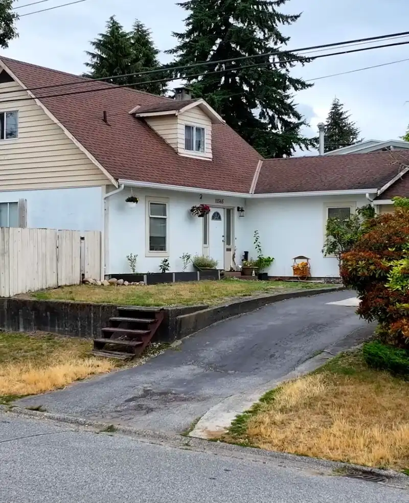 11565 77A AVENUE - photo 3 of 9