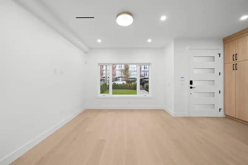 5628 CHAFFEY AVENUE - photo 3 of 40