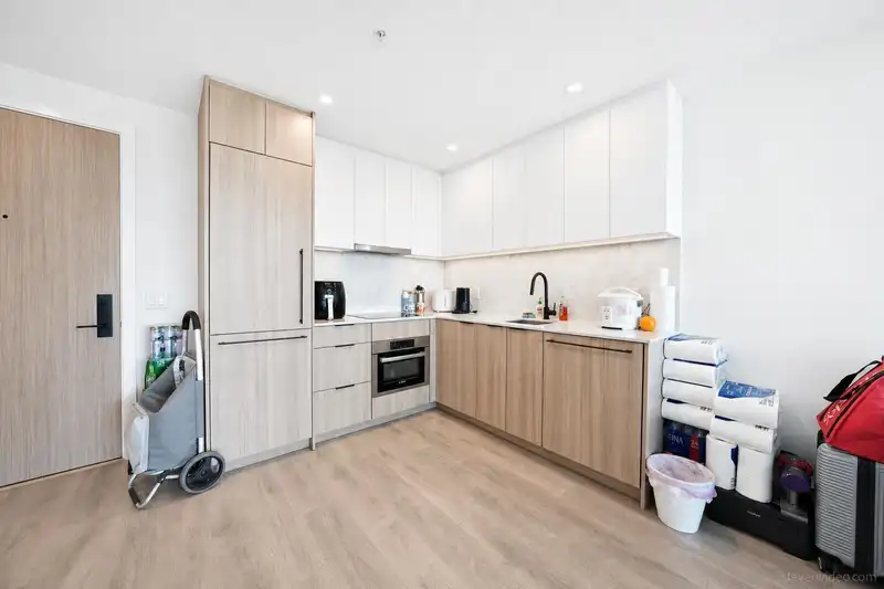2304 13685 102 AVENUE - photo 2 of 24