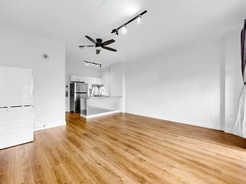 302 22 E CORDOVA STREET - photo 2 of 30