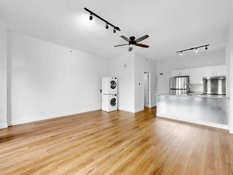 302 22 E CORDOVA STREET - photo 4 of 30