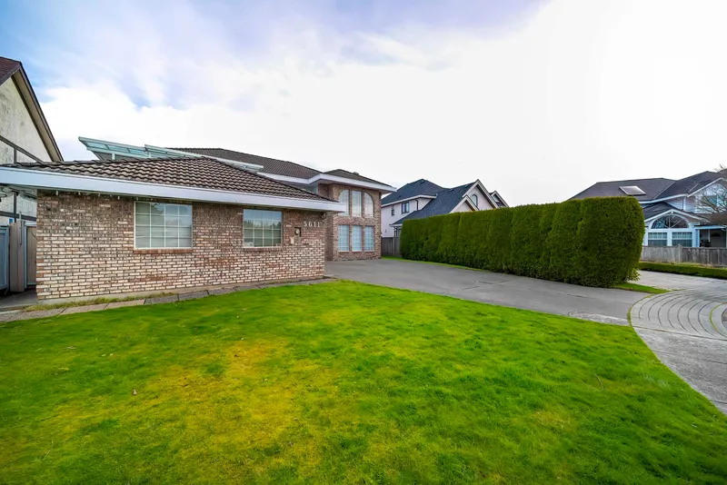 5611 HOLT AVENUE - photo 4 of 25