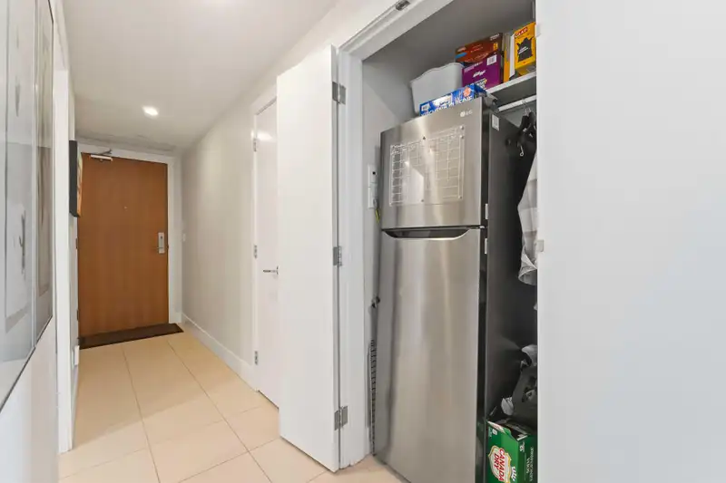 804 15152 RUSSELL AVENUE - photo 4 of 33
