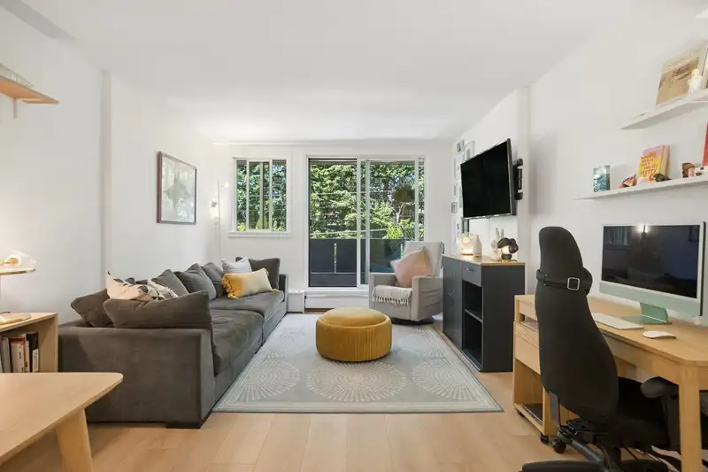 202 1867 W 3RD AVENUE - photo 1 of 31