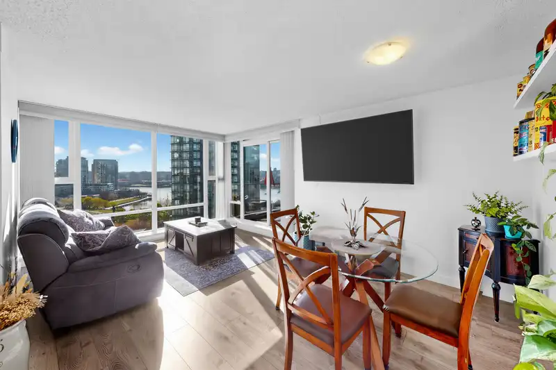 1501 455 BEACH CRESCENT - photo 1 of 39