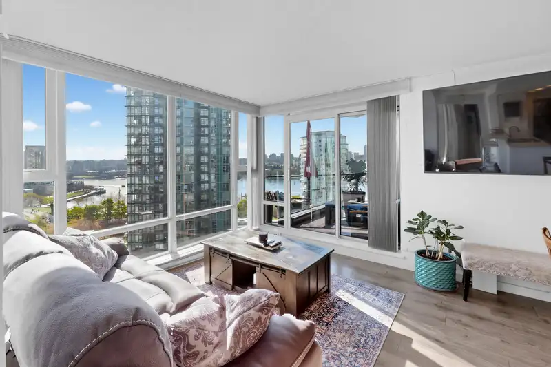 1501 455 BEACH CRESCENT - photo 2 of 39