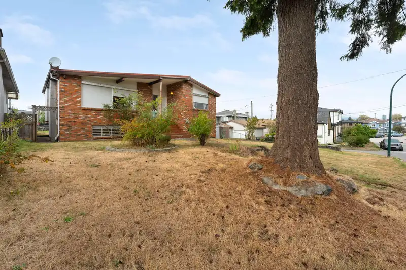 4561 MANOR STREET - photo 2 of 38