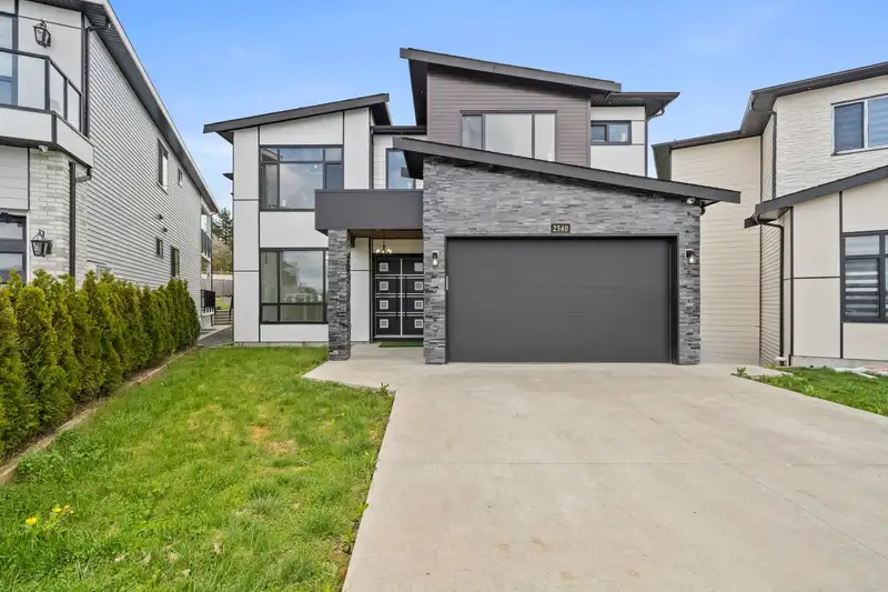 2540 TERMINAL COURT - photo 1 of 40