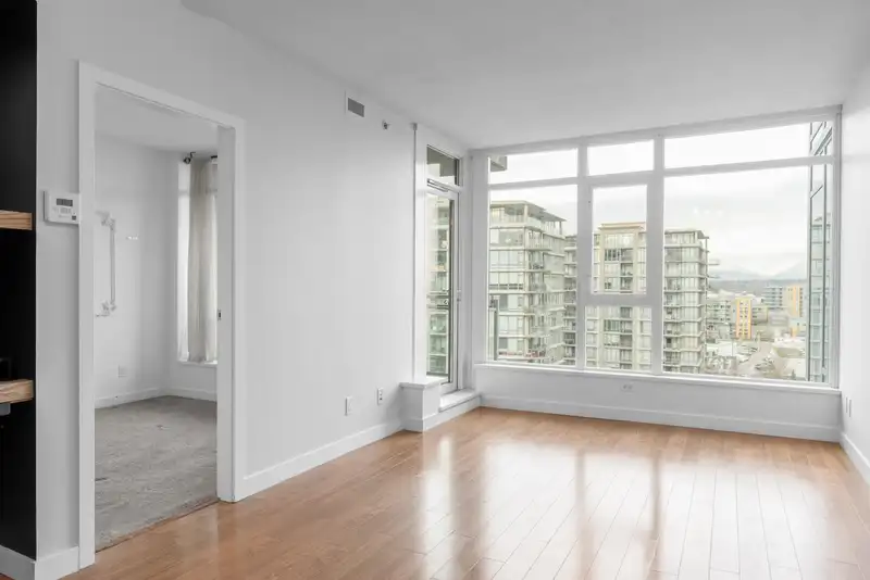 1509 7373 WESTMINSTER HIGHWAY - photo 2 of 33