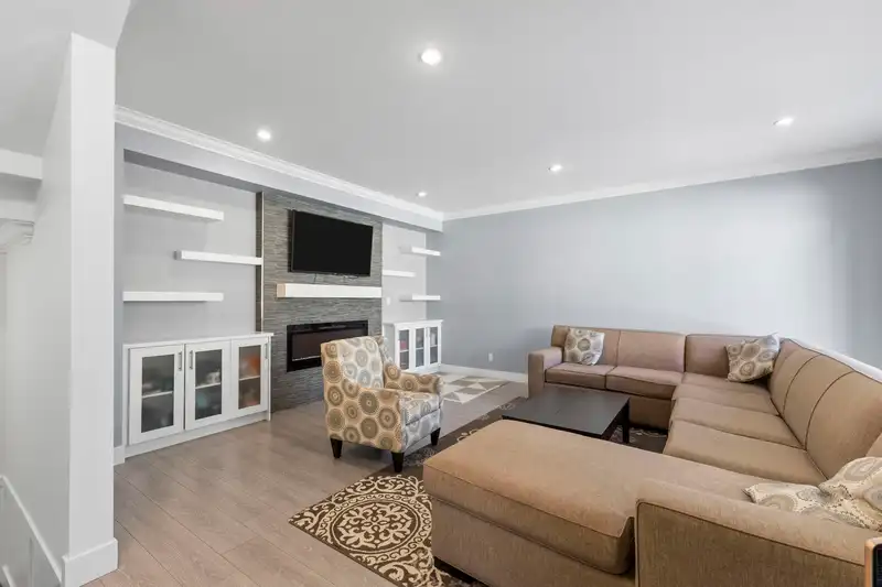 15 6055 138 STREET - photo 3 of 33