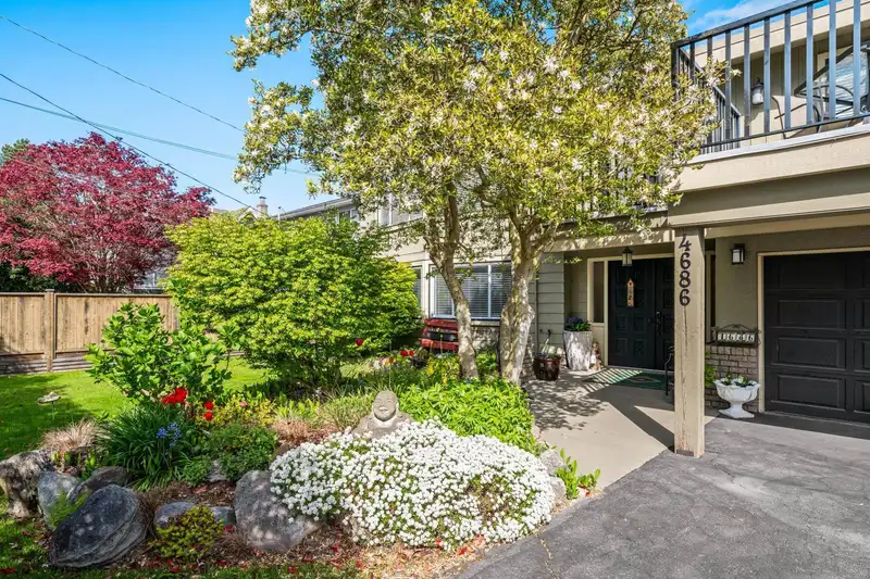 4686 54A STREET - photo 1 of 40