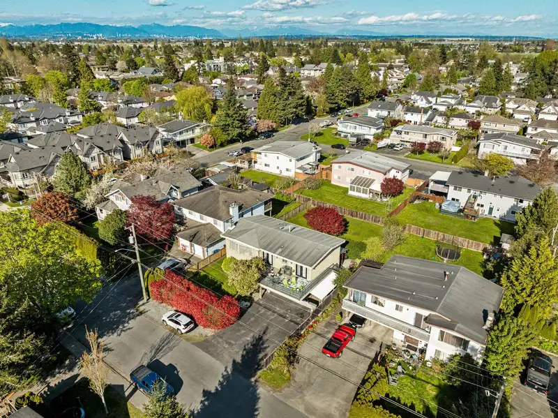 4686 54A STREET - photo 3 of 40