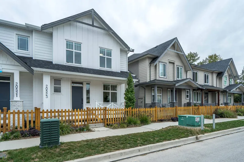 20517 76 AVENUE - photo 1 of 25