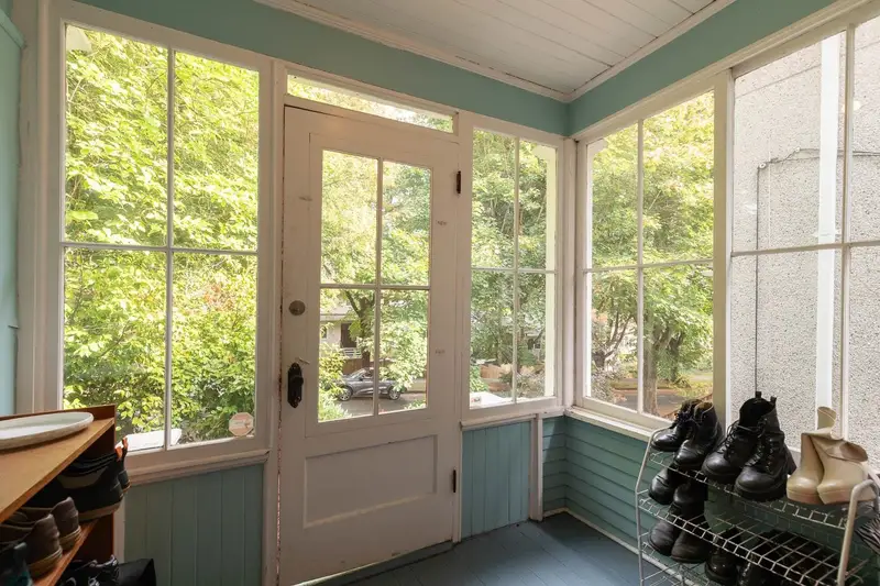 928 E 17TH AVENUE - photo 2 of 23