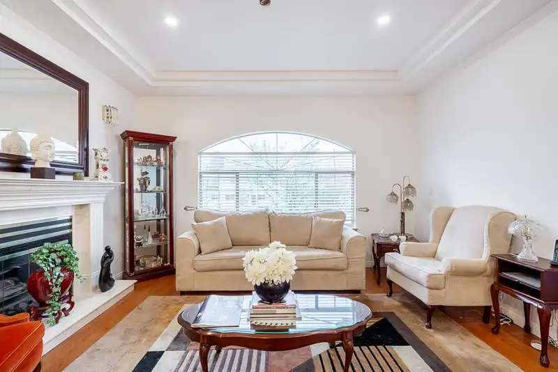 13798 92 AVENUE - photo 3 of 39