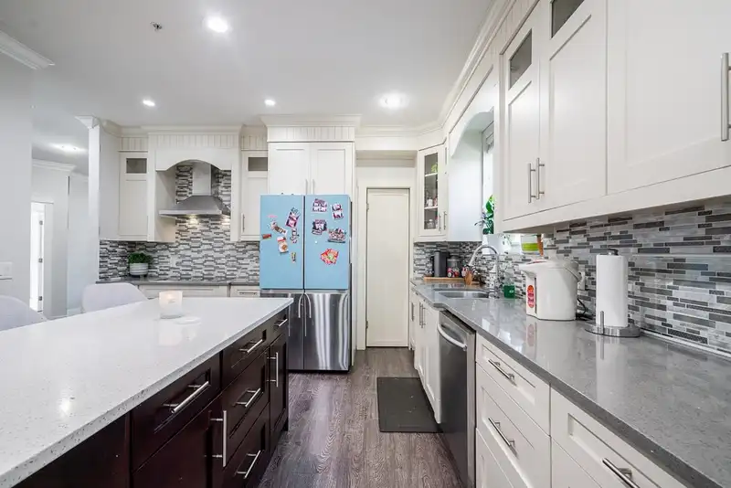 21528 DONOVAN AVENUE - photo 2 of 40