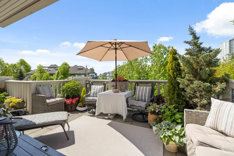 302 15392 16A AVENUE - photo 1 of 25