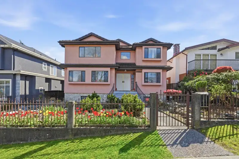 2778 E 47TH AVENUE - photo 1 of 38