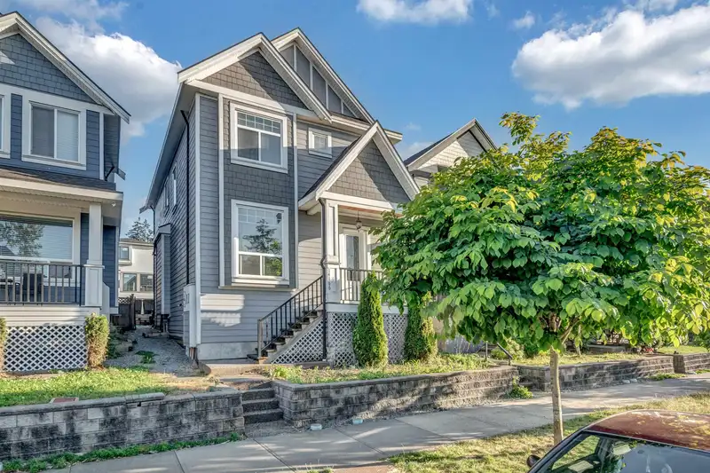 14166 61 AVENUE - photo 1 of 23