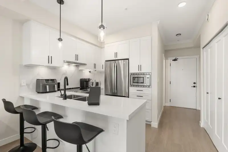402 12109 223 STREET - photo 3 of 36