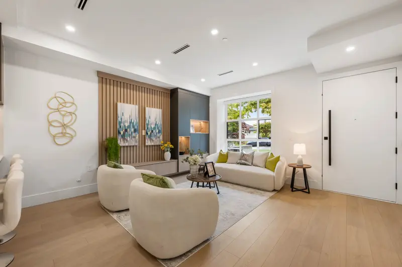 4 3065 CHARLES STREET - photo 3 of 25