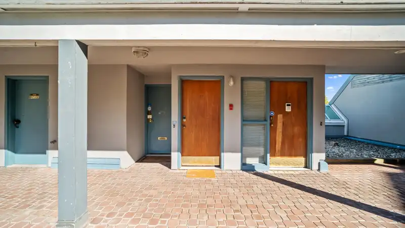 17 1345 W 4TH AVENUE - photo 2 of 40