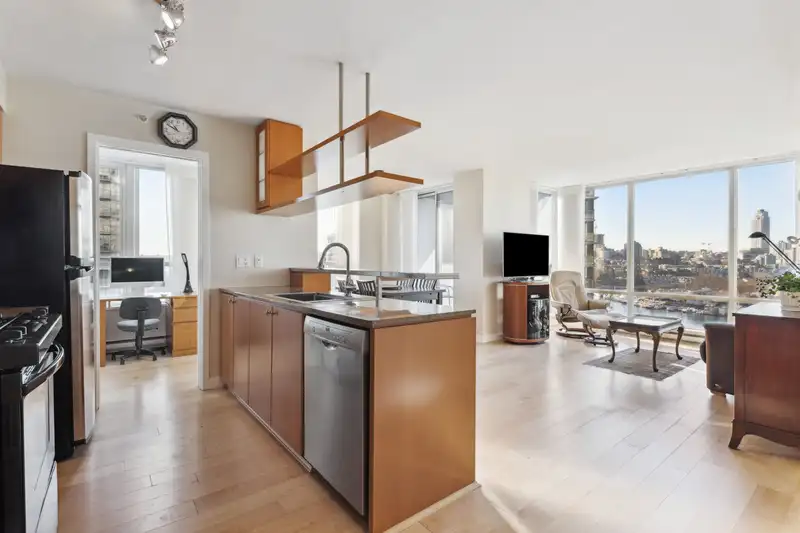 1502 1438 RICHARDS STREET - photo 2 of 26
