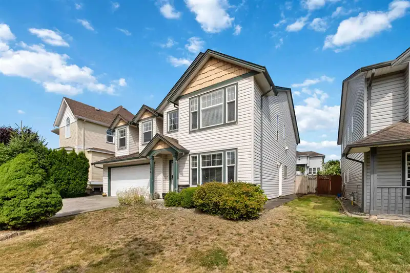 3588 CRESTVIEW AVENUE - photo 1 of 40
