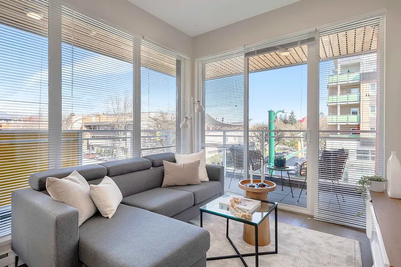 306 688 E 19TH AVENUE - photo 2 of 25