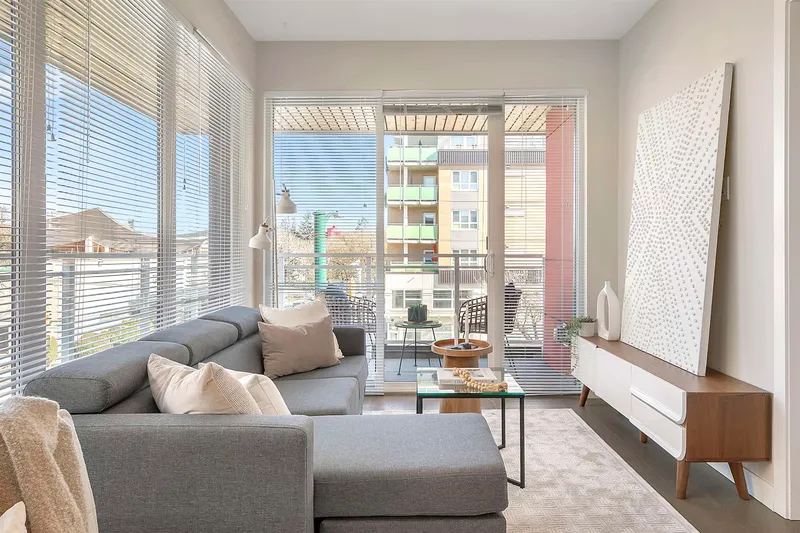 306 688 E 19TH AVENUE - photo 3 of 25