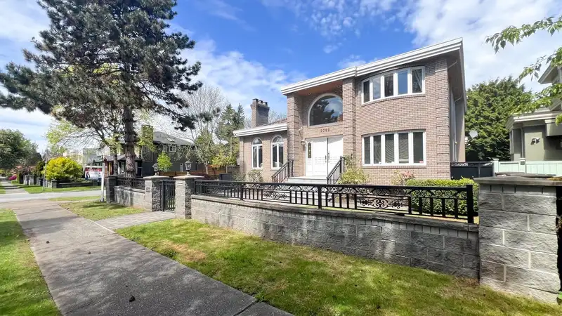 2389 W 21ST AVENUE - photo 2 of 40