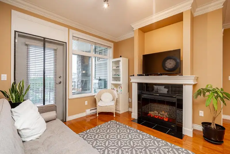 201 9108 MARY STREET - photo 2 of 19
