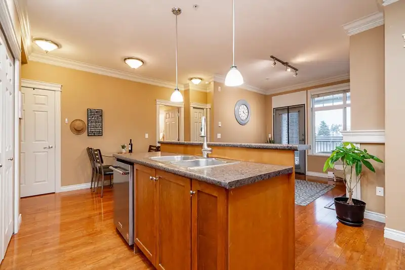 201 9108 MARY STREET - photo 3 of 19
