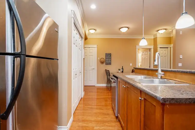 201 9108 MARY STREET - photo 4 of 19