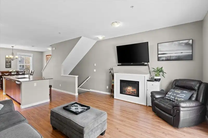 39 19572 FRASER WAY - photo 4 of 34