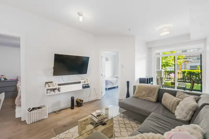 118 20696 EASTLEIGH CRESCENT - photo 4 of 40