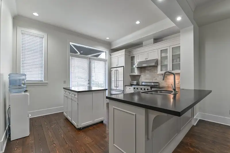 103 2580 LANGDON STREET - photo 3 of 34