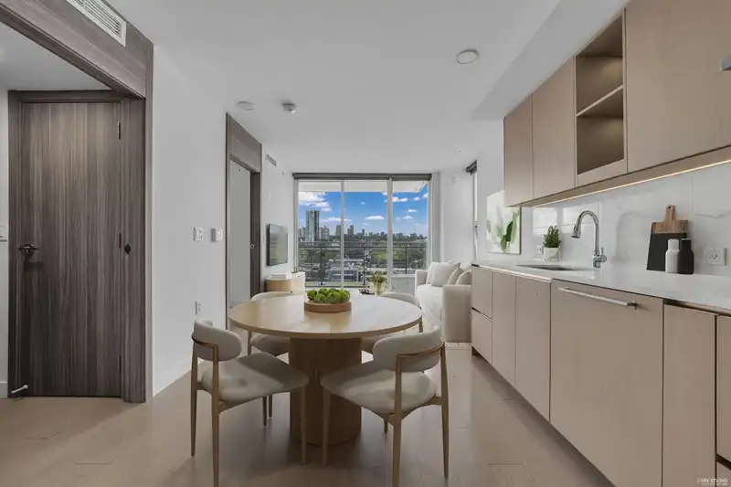 1808 455 SW MARINE DRIVE - photo 2 of 31