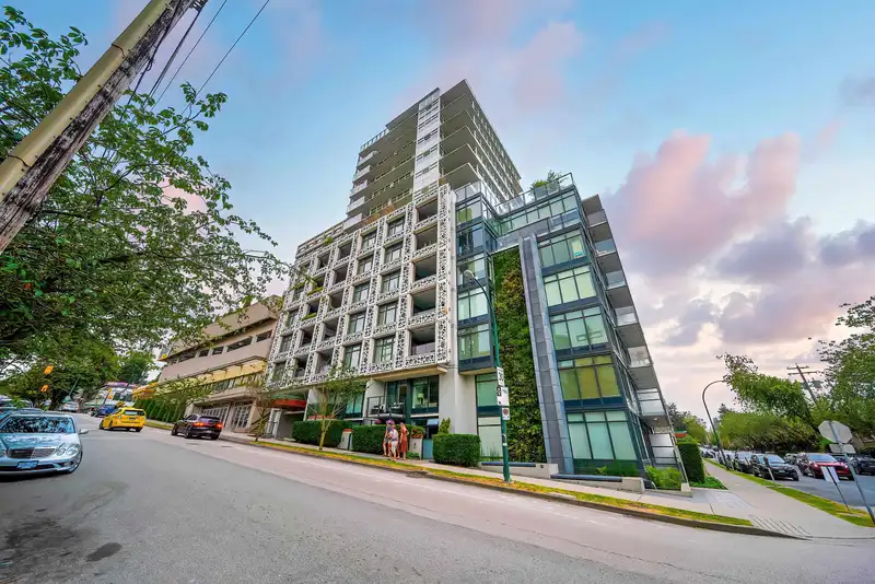 1502 2411 HEATHER STREET - photo 1 of 38