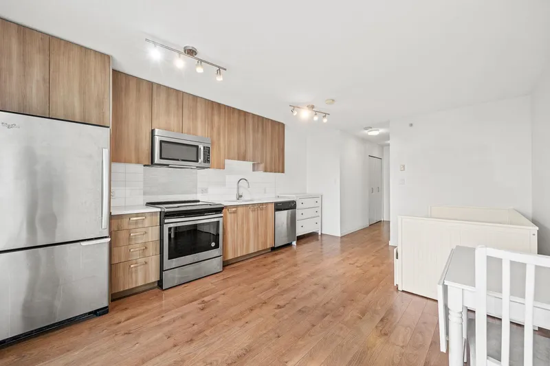 2511 13325 102A AVENUE - photo 2 of 14