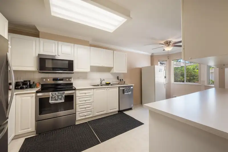 108 9310 KING GEORGE BOULEVARD - photo 3 of 24
