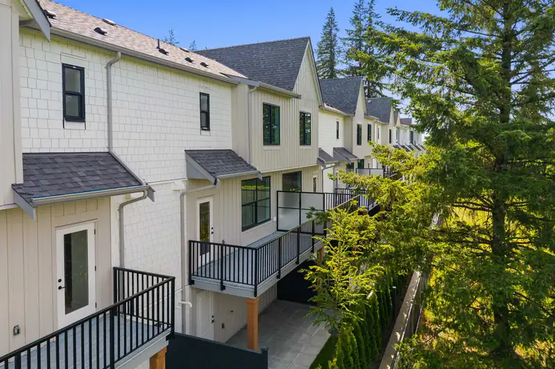 27 20329 80 AVENUE - photo 4 of 12
